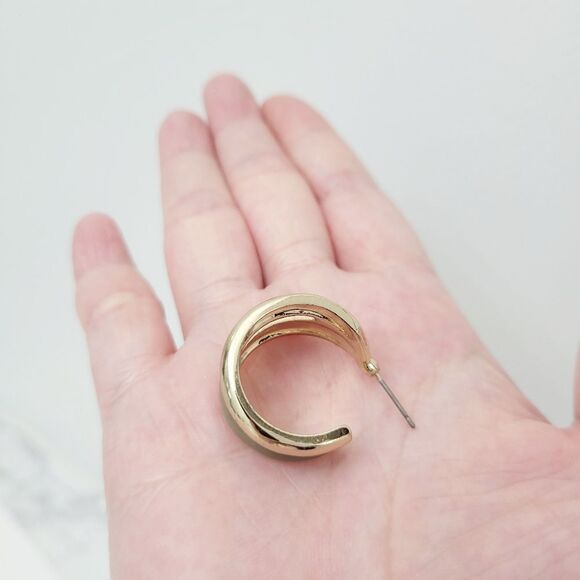 Brand New BCBG Gold Round Earrings - Picture 4 of 6